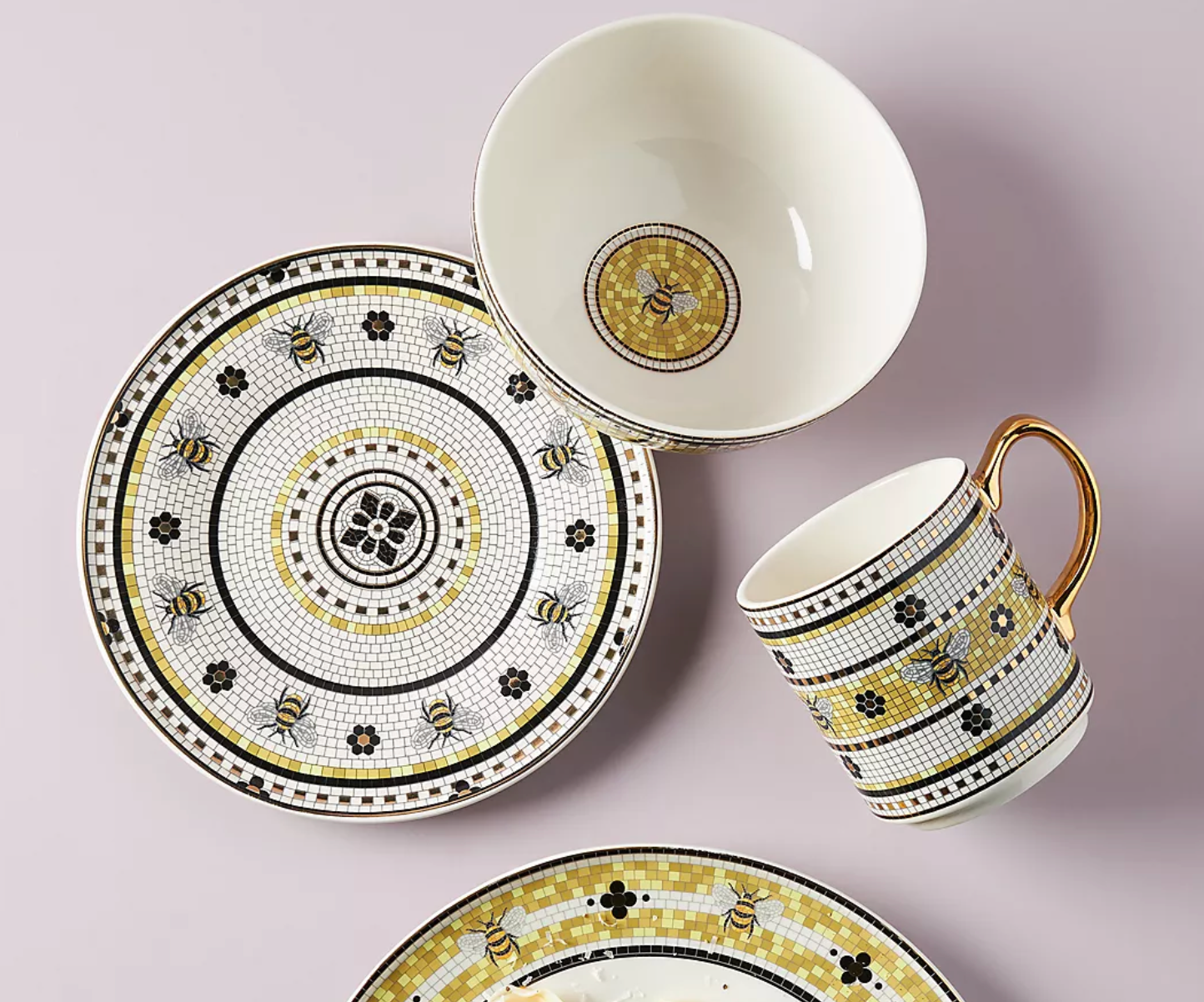 Taza ANTHROPOLOGIE - Bistro Tile Stoneware 24k Gold Accent 🐝