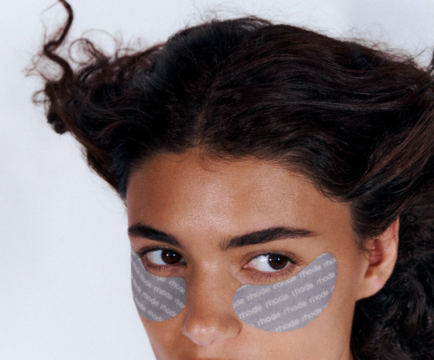 Rhode tratamiento de labios con péptidos | Peptide eye prep | rhode logo R